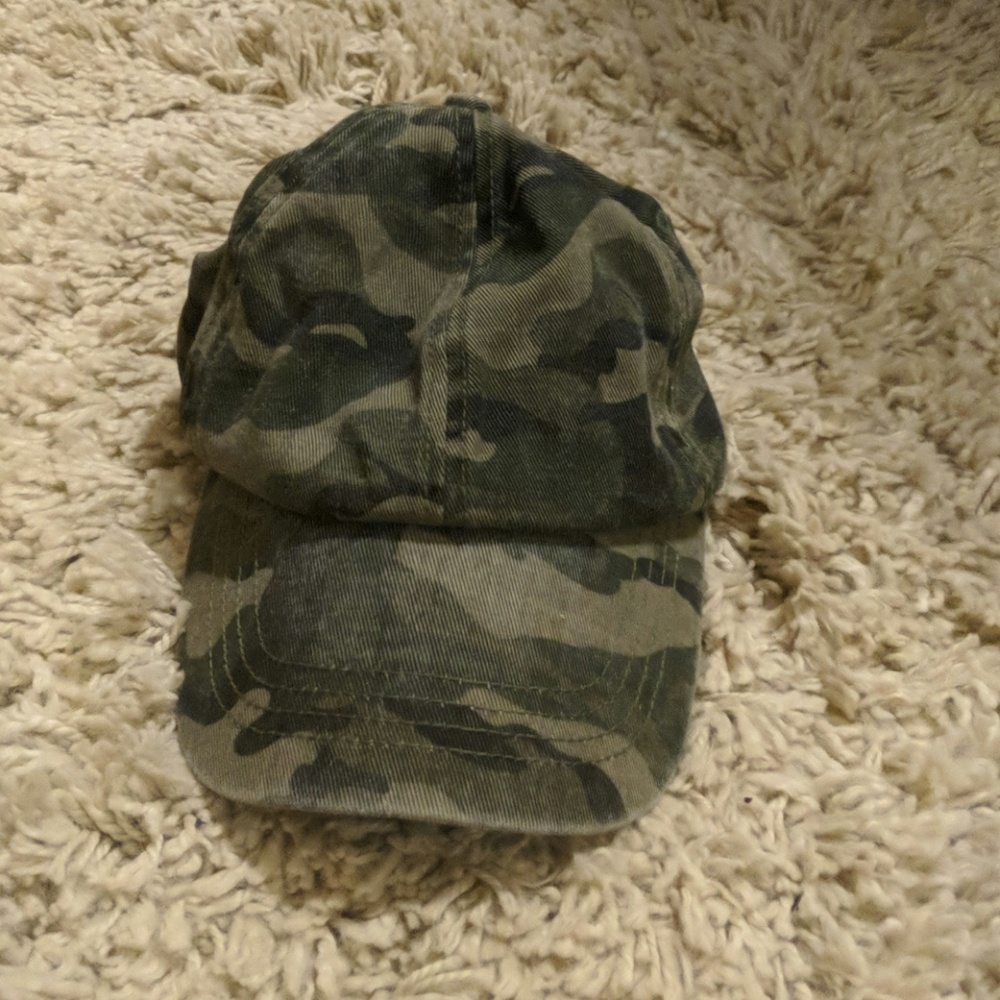 Womens camo hat